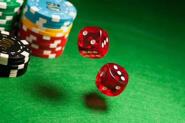 Live dealer blackjack table on ligaciputra168 showing multiple player hands and dealer card